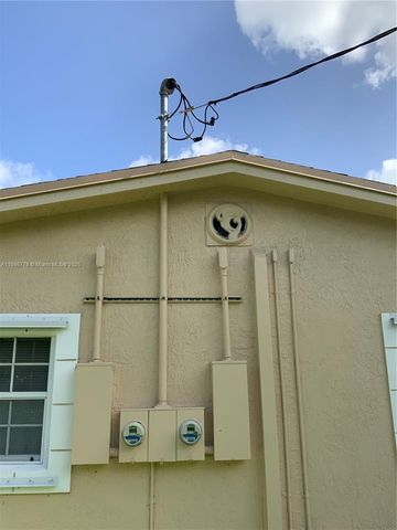 512 SW 10th St, Hallandale Beach, FL 33009