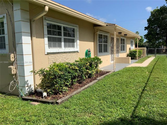 512 SW 10th St, Hallandale Beach, FL 33009
