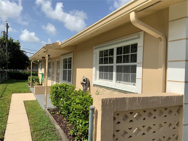 512 SW 10th St, Hallandale Beach, FL 33009