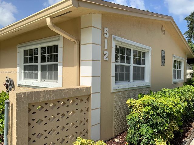 512 SW 10th St, Hallandale Beach, FL 33009