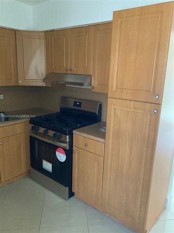 512 SW 10th St, Hallandale Beach, FL 33009