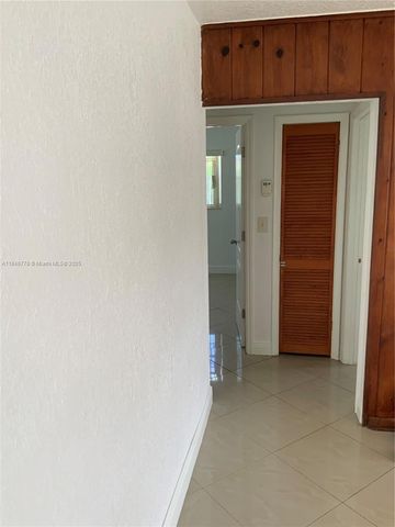 512 SW 10th St, Hallandale Beach, FL 33009