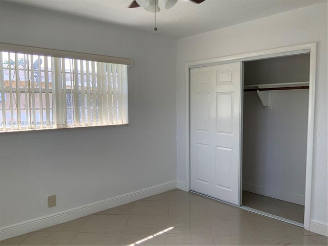 512 SW 10th St, Hallandale Beach, FL 33009