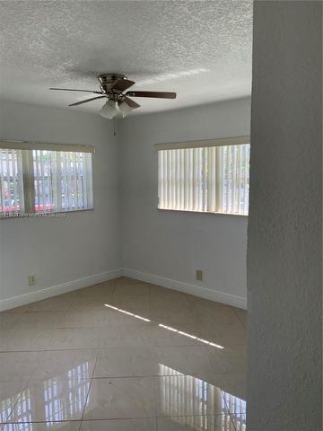 512 SW 10th St, Hallandale Beach, FL 33009