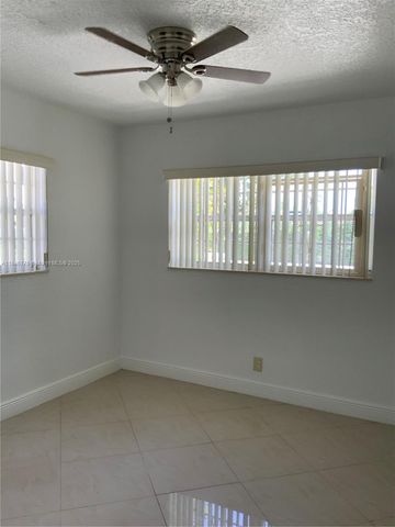 512 SW 10th St, Hallandale Beach, FL 33009