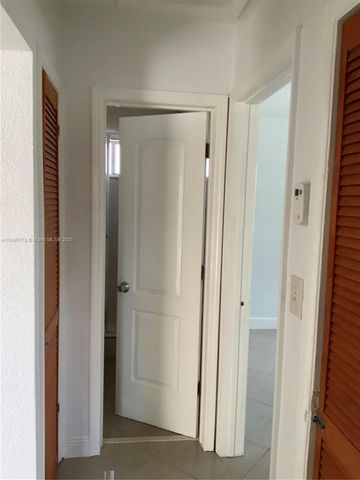 512 SW 10th St, Hallandale Beach, FL 33009