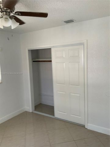 512 SW 10th St, Hallandale Beach, FL 33009