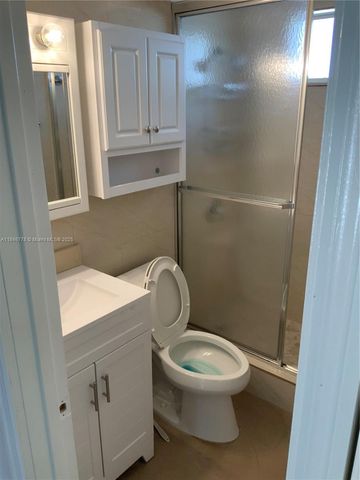 512 SW 10th St, Hallandale Beach, FL 33009