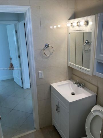 512 SW 10th St, Hallandale Beach, FL 33009