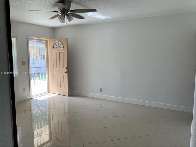 512 SW 10th St, Hallandale Beach, FL 33009