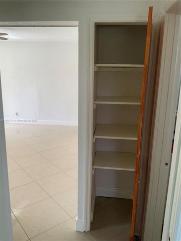 512 SW 10th St, Hallandale Beach, FL 33009