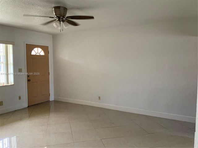 512 SW 10th St, Hallandale Beach, FL 33009