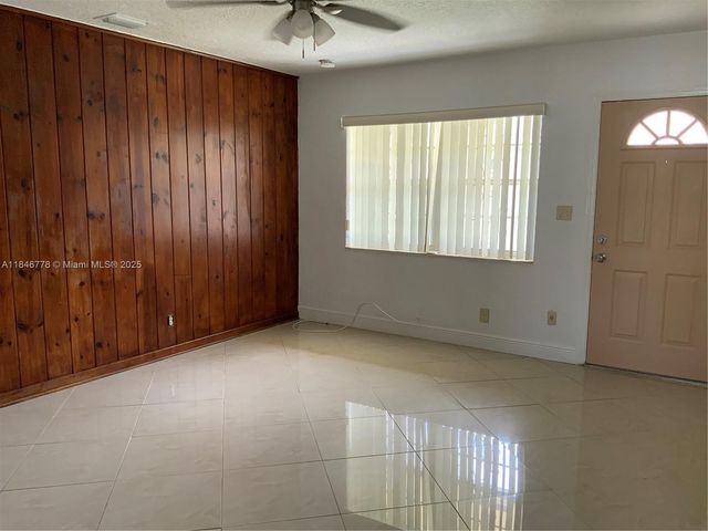 512 SW 10th St, Hallandale Beach, FL 33009