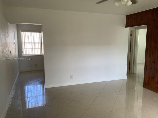 512 SW 10th St, Hallandale Beach, FL 33009