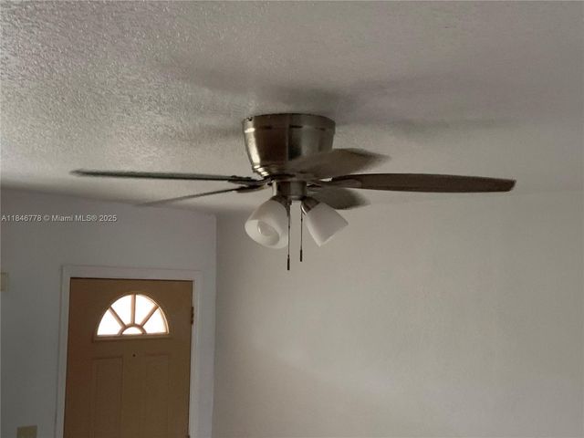 512 SW 10th St, Hallandale Beach, FL 33009