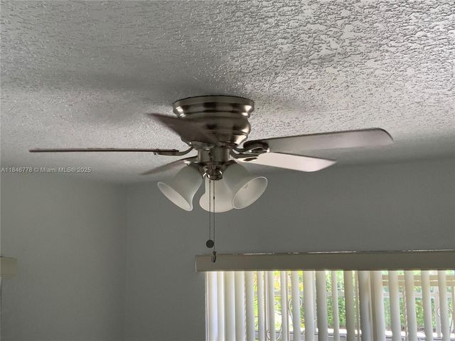 512 SW 10th St, Hallandale Beach, FL 33009