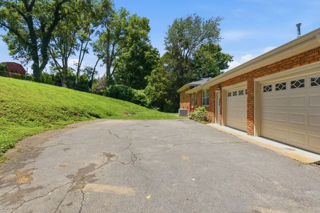 461 Manley Dr, Nashville, TN 37220