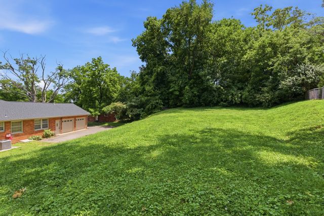461 Manley Dr, Nashville, TN 37220