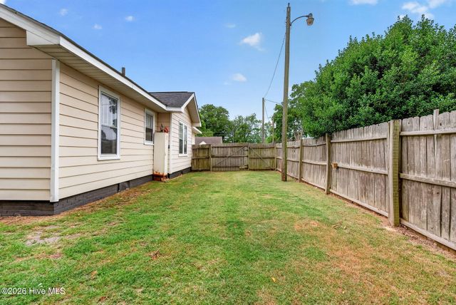 301 E Divine Street, Dunn, NC 28334