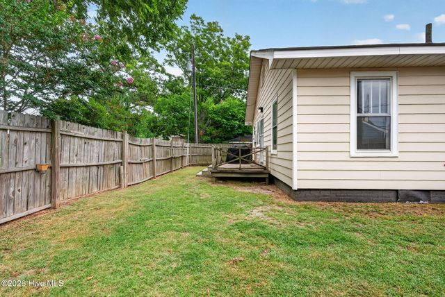 301 E Divine Street, Dunn, NC 28334