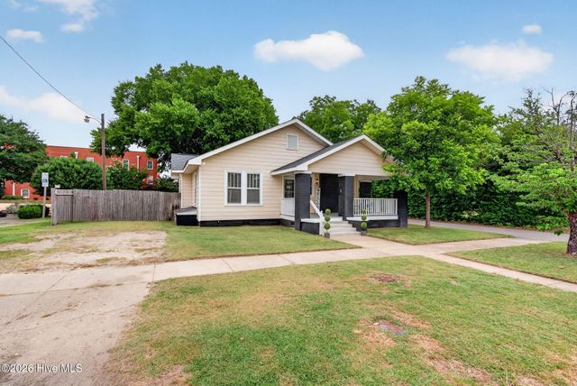 301 E Divine Street, Dunn, NC 28334