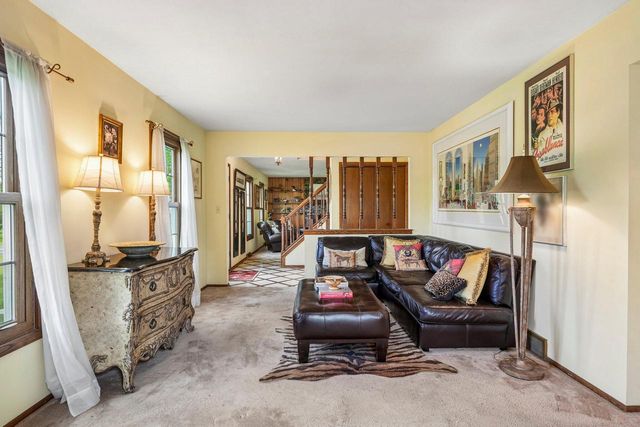 W326S7751 Squire LANE, Mukwonago, WI 53149