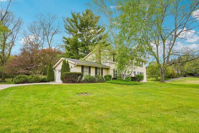 W326S7751 Squire LANE, Mukwonago, WI 53149