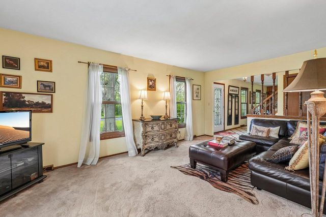 W326S7751 Squire LANE, Mukwonago, WI 53149