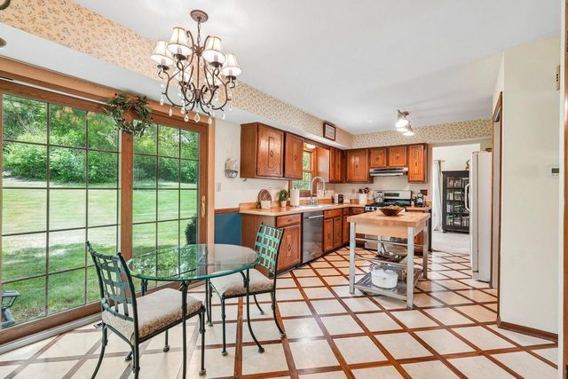 W326S7751 Squire LANE, Mukwonago, WI 53149