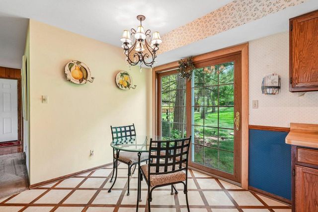 W326S7751 Squire LANE, Mukwonago, WI 53149