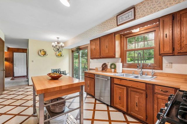 W326S7751 Squire LANE, Mukwonago, WI 53149