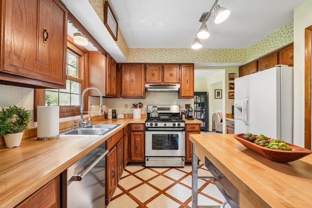 W326S7751 Squire LANE, Mukwonago, WI 53149