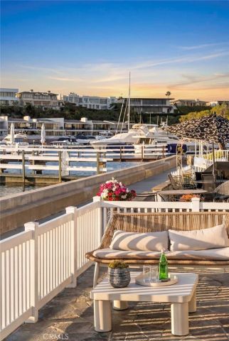 1403 N Bayfront, Newport Beach, CA 92662