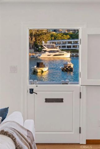1403 N Bayfront, Newport Beach, CA 92662