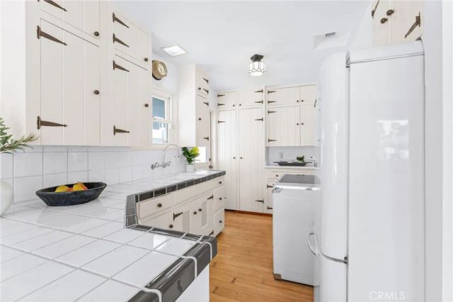 1403 N Bayfront, Newport Beach, CA 92662