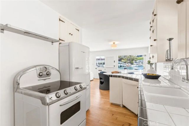 1403 N Bayfront, Newport Beach, CA 92662
