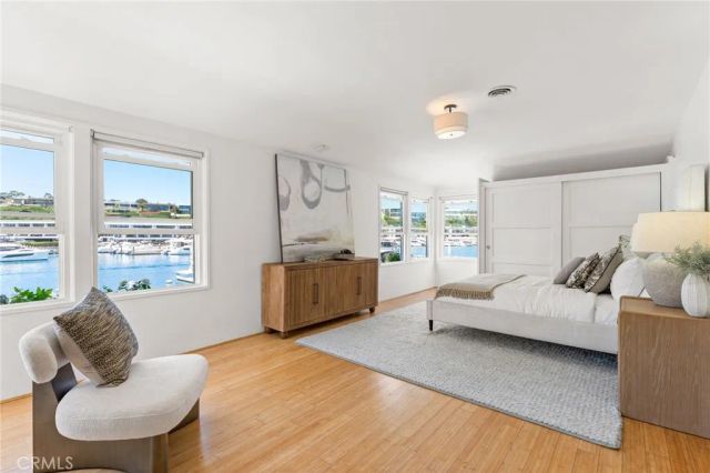 1403 N Bayfront, Newport Beach, CA 92662
