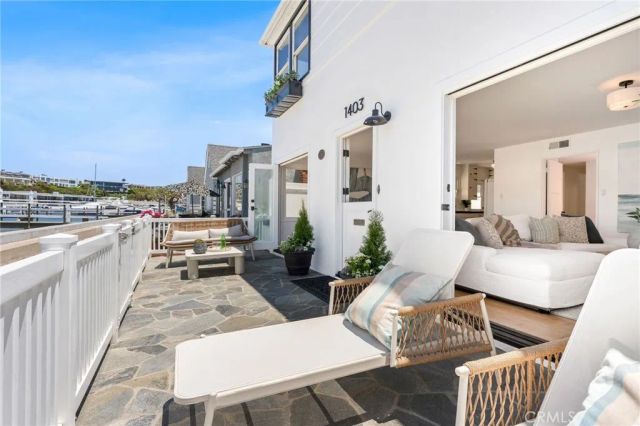 1403 N Bayfront, Newport Beach, CA 92662