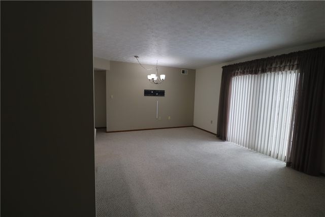 211 Clubhouse Dr 211, South Strabane, PA 15301