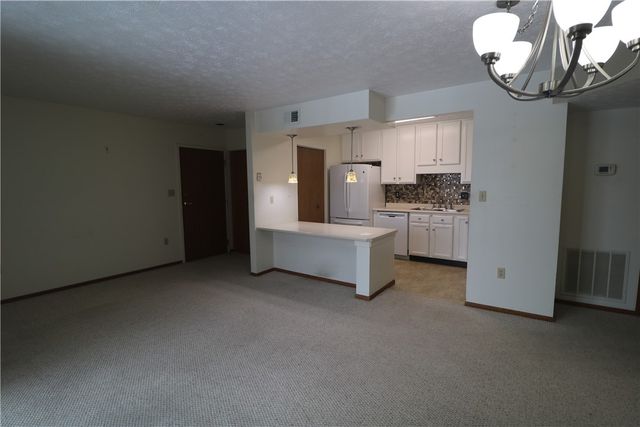 211 Clubhouse Dr 211, South Strabane, PA 15301