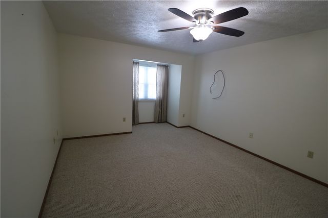 211 Clubhouse Dr 211, South Strabane, PA 15301