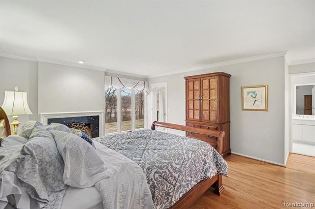 5080 Mirror Lake Court, West Bloomfield, MI 48323