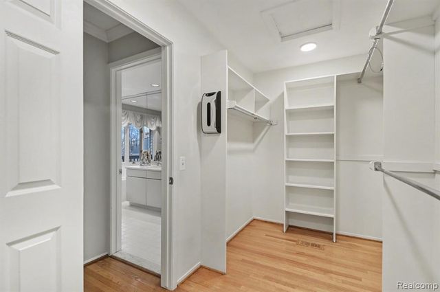 5080 Mirror Lake Court, West Bloomfield, MI 48323