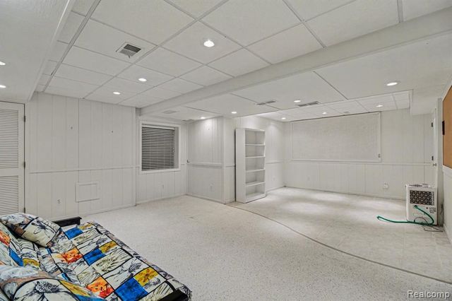 5080 Mirror Lake Court, West Bloomfield, MI 48323