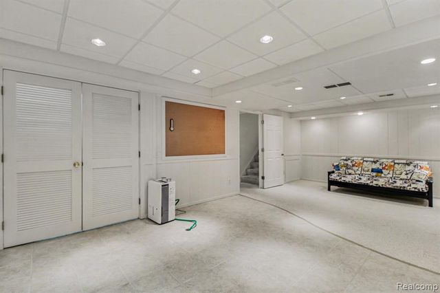 5080 Mirror Lake Court, West Bloomfield, MI 48323