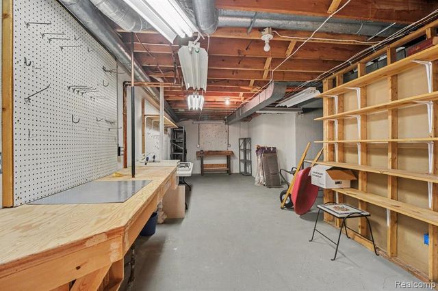 5080 Mirror Lake Court, West Bloomfield, MI 48323