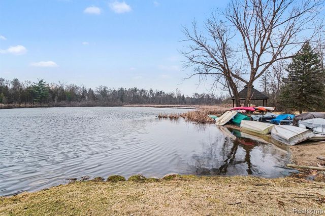 5080 Mirror Lake Court, West Bloomfield, MI 48323