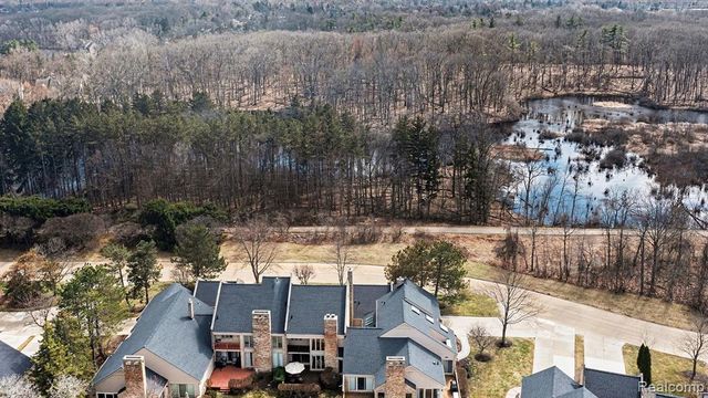 5080 Mirror Lake Court, West Bloomfield, MI 48323