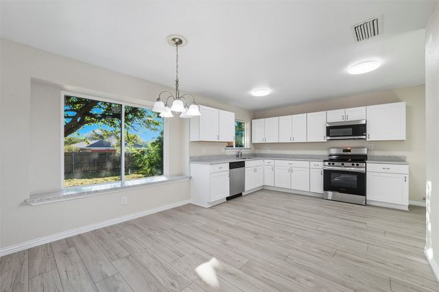 2742 E Pepperidge Drive, Lancaster, TX 75134