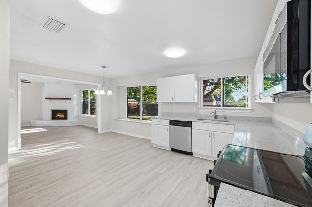 2742 E Pepperidge Drive, Lancaster, TX 75134